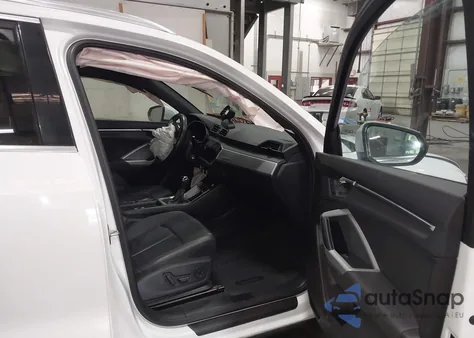 2021 Audi Q3 Premium 40 Tfsi Quattro Tiptronic z USA, uszkodzony, nr VIN WA1AUCF36M1097260